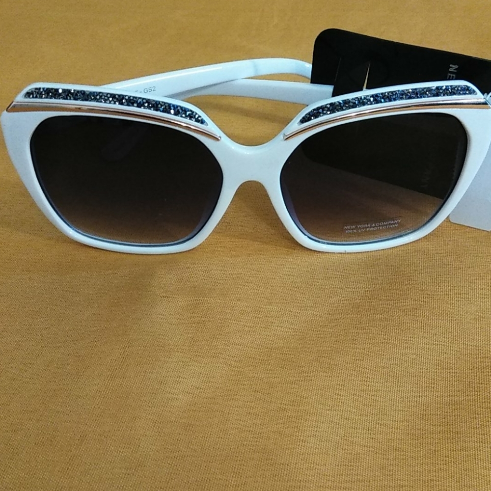 100% UV PROTECTION SUNGLASSES ( White Frame)